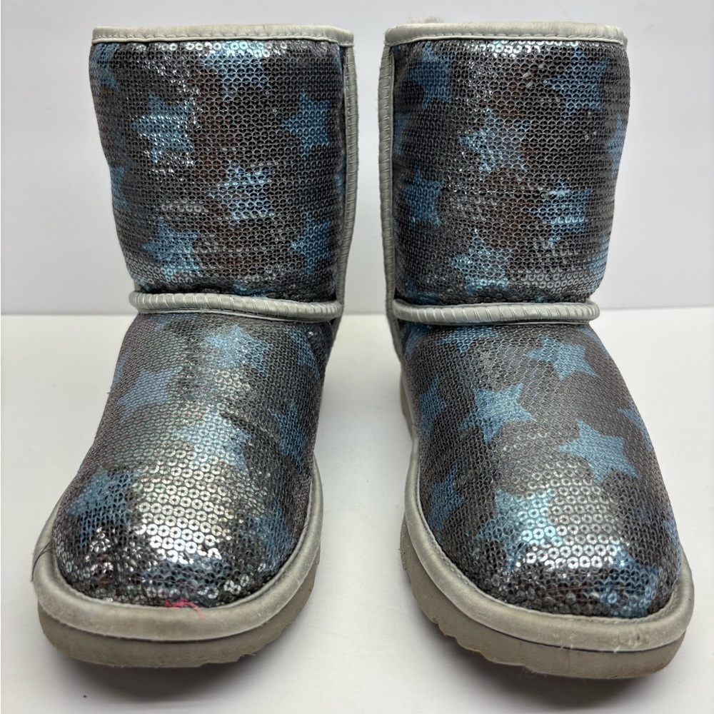UGG Kids Silver Sequin Star Boots with Blue Stars, SZ 5 big girl, box 34